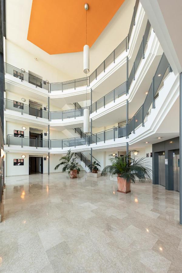 Apartment With Free Parking And Pool 볼무요스 외부 사진